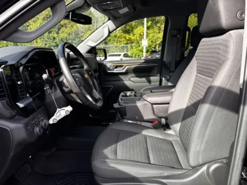 More photos of 2022 Chevrolet Silverado 1500 LT at Hank Graff Chevrolet Davison, MI