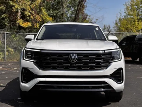 Photos of 2024 Volkswagen Atlas 2.0T SEL Premium R-Line for sale in Davison, MI at Hank Graff Chevrolet Davison