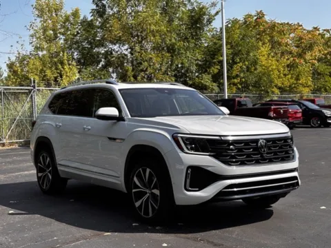 Photos of 2024 Volkswagen Atlas 2.0T SEL Premium R-Line for sale in Davison, MI at Hank Graff Chevrolet Davison