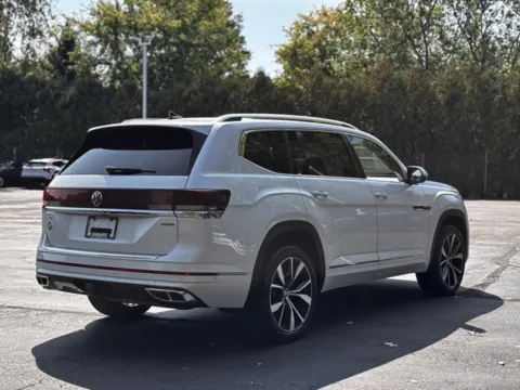 Another view of 2024 Volkswagen Atlas 2.0T SEL Premium R-Line for sale in Davison, MI at Hank Graff Chevrolet Davison