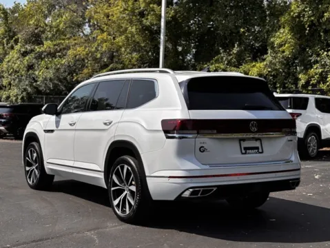 More photos of 2024 Volkswagen Atlas 2.0T SEL Premium R-Line at Hank Graff Chevrolet Davison, MI