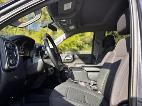 More photos of 2021 Chevrolet Silverado 1500 LT at Hank Graff Chevrolet Davison, MI
