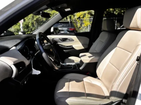 More photos of 2022 Chevrolet Traverse LT Leather at Hank Graff Chevrolet Davison, MI