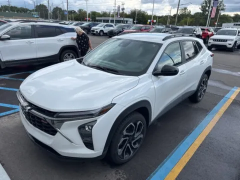 White 2025 Chevrolet Trax 2RS for sale in Davison, MI