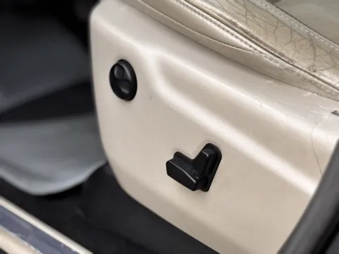 More photos of 2014 Jeep Grand Cherokee Limited at Hank Graff Chevrolet Davison, MI
