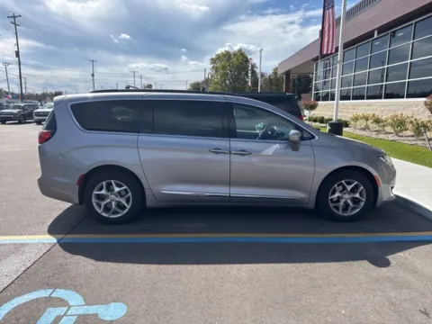 Photos of 2017 Chrysler Pacifica Touring L for sale in Davison, MI at Hank Graff Chevrolet Davison
