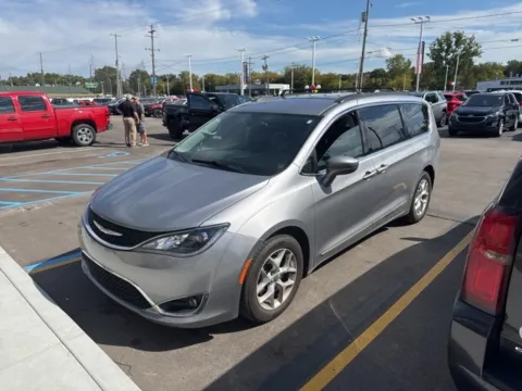 More photos of 2017 Chrysler Pacifica Touring L at Hank Graff Chevrolet Davison, MI