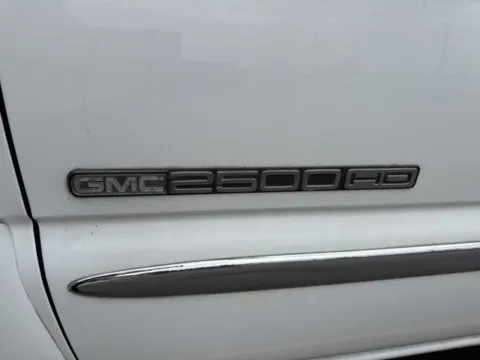 More photos of 2006 GMC Sierra 2500HD SLE2 at Hank Graff Chevrolet Davison, MI