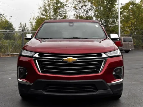 Photos of 2022 Chevrolet Traverse LT for sale in Davison, MI at Hank Graff Chevrolet Davison