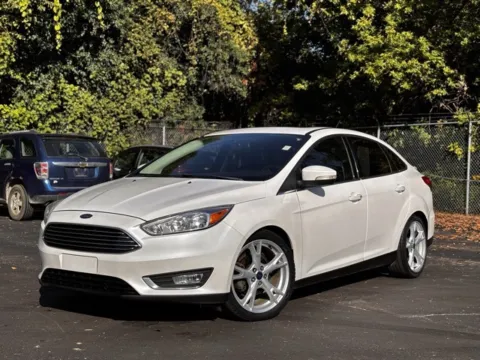 White 2016 Ford Focus Titanium for sale in Davison, MI