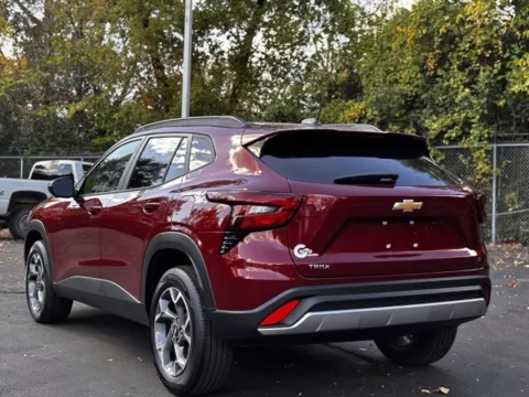 More photos of 2024 Chevrolet Trax LT at Hank Graff Chevrolet Davison, MI