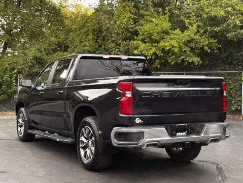 More photos of 2023 Chevrolet Silverado 1500 LT at Hank Graff Chevrolet Davison, MI
