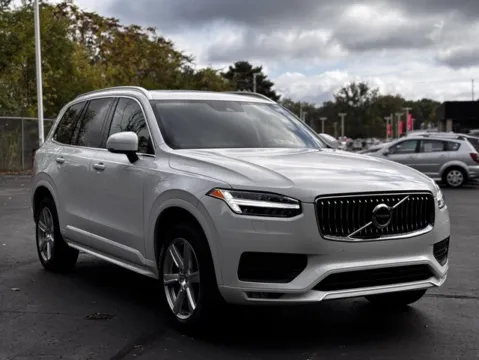 Photos of 2021 Volvo XC90 T6 Momentum for sale in Davison, MI at Hank Graff Chevrolet Davison