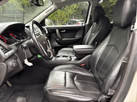 More photos of 2013 GMC Acadia SLT-1 at Hank Graff Chevrolet Davison, MI