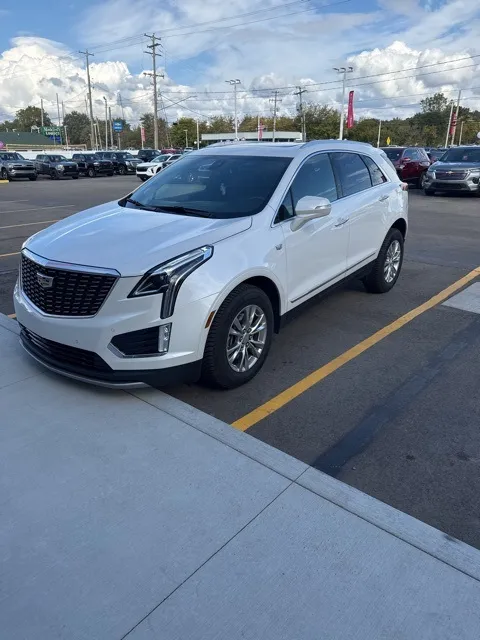 White 2020 Cadillac XT5 Premium Luxury for sale in Davison, MI