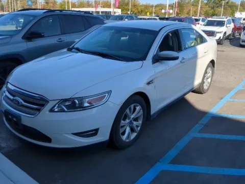 White 2011 Ford Taurus SEL for sale in Davison, MI