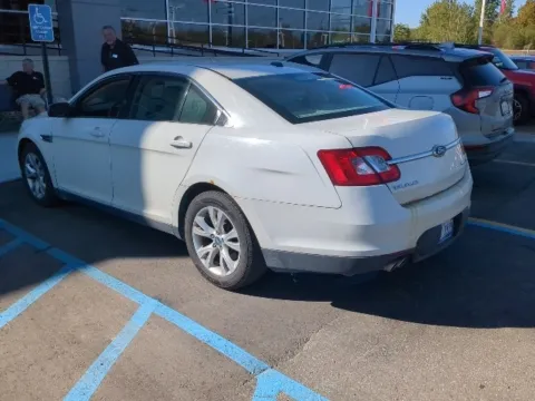 More photos of 2011 Ford Taurus SEL at Hank Graff Chevrolet Davison, MI