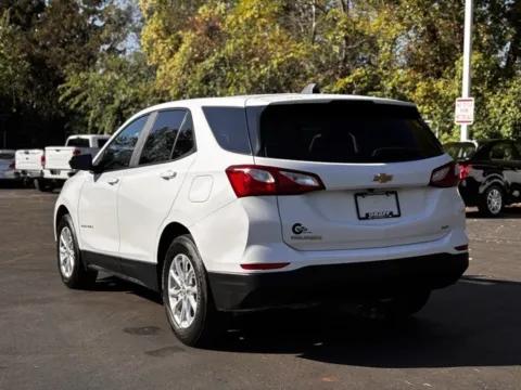 More photos of 2021 Chevrolet Equinox LS at Hank Graff Chevrolet Davison, MI