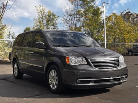 Photos of 2015 Chrysler Town & Country Touring for sale in Davison, MI at Hank Graff Chevrolet Davison