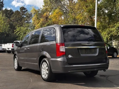 More photos of 2015 Chrysler Town & Country Touring at Hank Graff Chevrolet Davison, MI