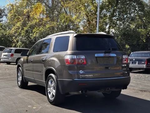 More photos of 2012 GMC Acadia SLE at Hank Graff Chevrolet Davison, MI