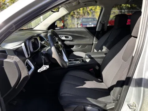 More photos of 2017 Chevrolet Equinox LT at Hank Graff Chevrolet Davison, MI
