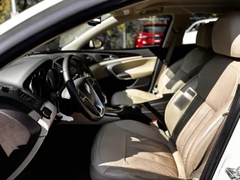 More photos of 2011 Buick Regal CXL at Hank Graff Chevrolet Davison, MI
