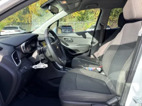 More photos of 2022 Chevrolet Trax LS at Hank Graff Chevrolet Davison, MI