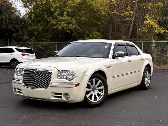 2009 Chrysler 300C Hemi for sale in Davison, MI