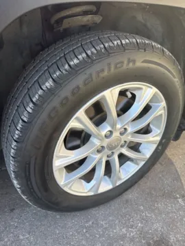 More photos of 2021 Jeep Cherokee Latitude at Hank Graff Chevrolet Davison, MI