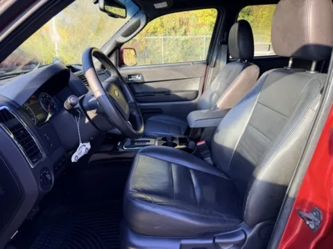 More photos of 2011 Ford Escape Limited at Hank Graff Chevrolet Davison, MI