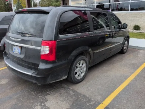 More photos of 2011 Chrysler Town & Country Touring at Hank Graff Chevrolet Davison, MI