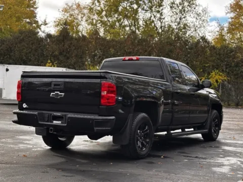 More photos of 2015 Chevrolet Silverado 1500 LT at Hank Graff Chevrolet Davison, MI