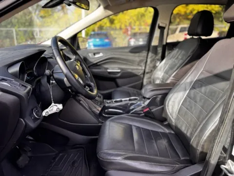 More photos of 2014 Ford Escape Titanium at Hank Graff Chevrolet Davison, MI