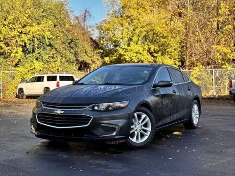 Gray 2017 Chevrolet Malibu LT for sale in Davison, MI