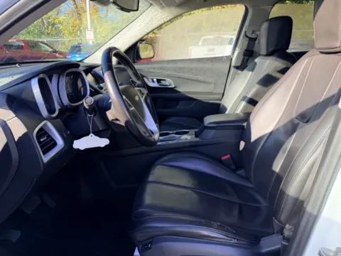 More photos of 2017 Chevrolet Equinox LT at Hank Graff Chevrolet Davison, MI