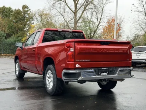 More photos of 2022 Chevrolet Silverado 1500 LT at Hank Graff Chevrolet Davison, MI