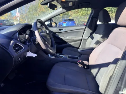 More photos of 2018 Chevrolet Cruze LT at Hank Graff Chevrolet Davison, MI