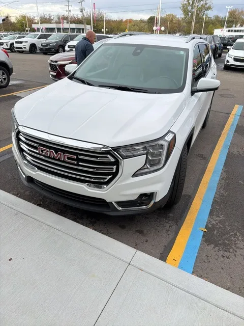 White 2023 GMC Terrain SLT for sale in Davison, MI