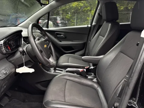 More photos of 2022 Chevrolet Trax LT at Hank Graff Chevrolet Davison, MI