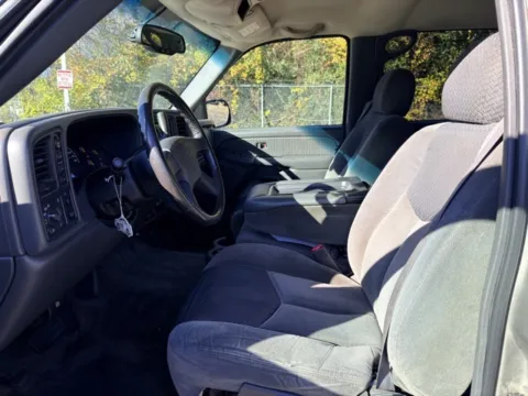 More photos of 2003 Chevrolet Avalanche 1500 at Hank Graff Chevrolet Davison, MI