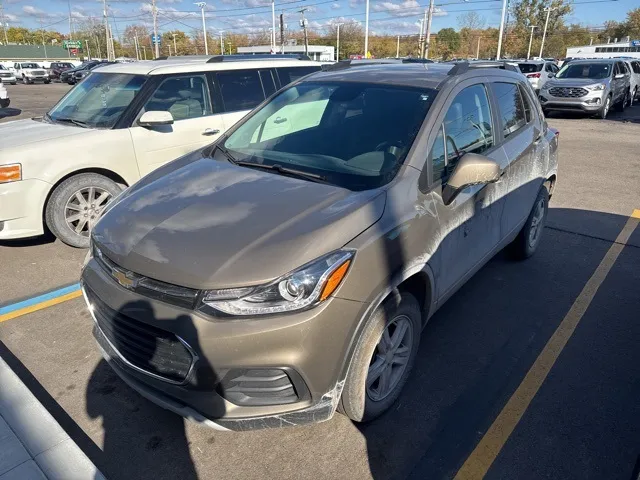 Gray 2022 Chevrolet Trax LT for sale in Davison, MI