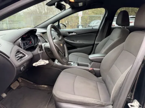 More photos of 2018 Chevrolet Cruze LT at Hank Graff Chevrolet Davison, MI