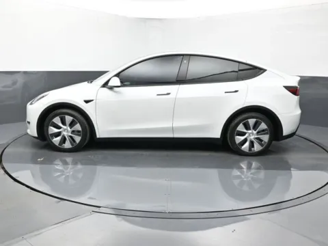 More photos of 2021 Tesla Model Y Long Range at Schrier Automotive Inc, NE