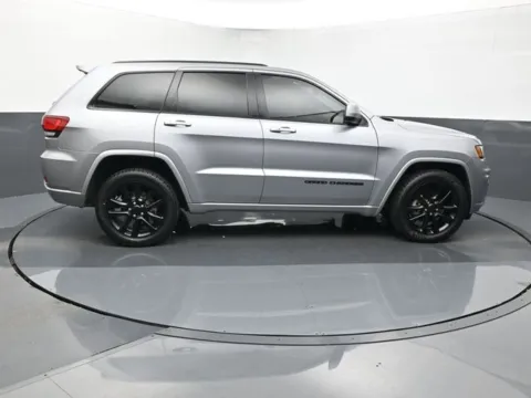More photos of 2018 Jeep Grand Cherokee Altitude at Schrier Automotive Inc, NE