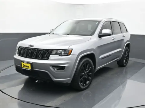 Silver 2018 Jeep Grand Cherokee Altitude for sale in Omaha, NE