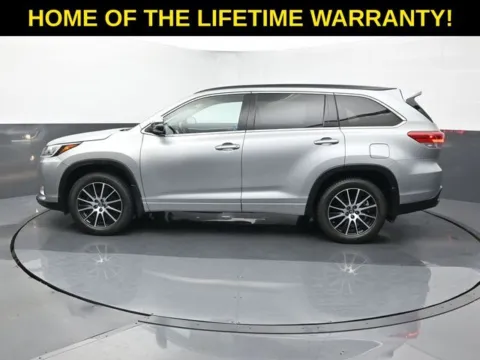 More photos of 2017 Toyota Highlander SE at Schrier Automotive Inc, NE