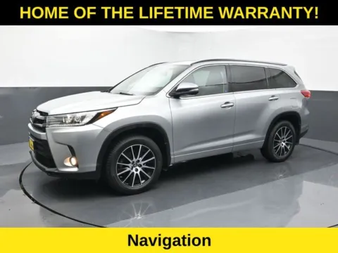 Photos of 2017 Toyota Highlander SE for sale in Omaha, NE at Schrier Automotive Inc