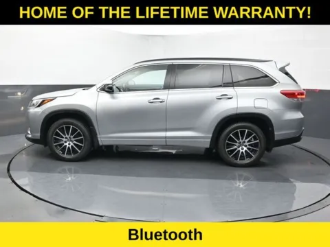 More photos of 2017 Toyota Highlander SE at Schrier Automotive Inc, NE
