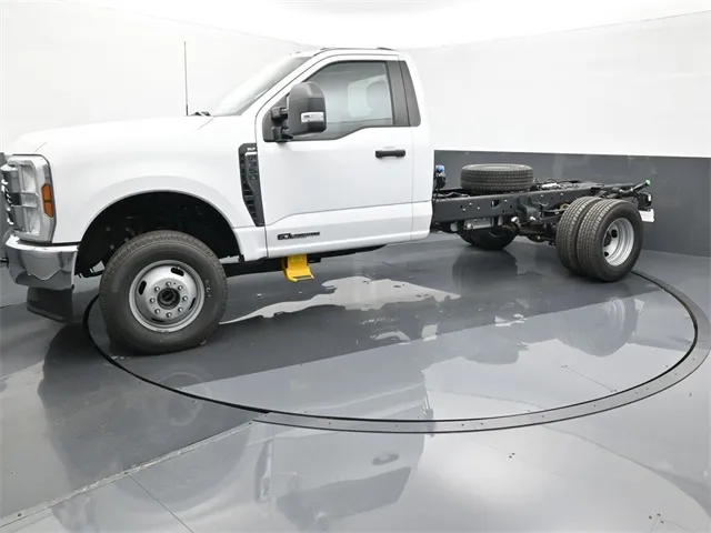 2024 Ford F-350 Super Duty Chassis Cab XLT